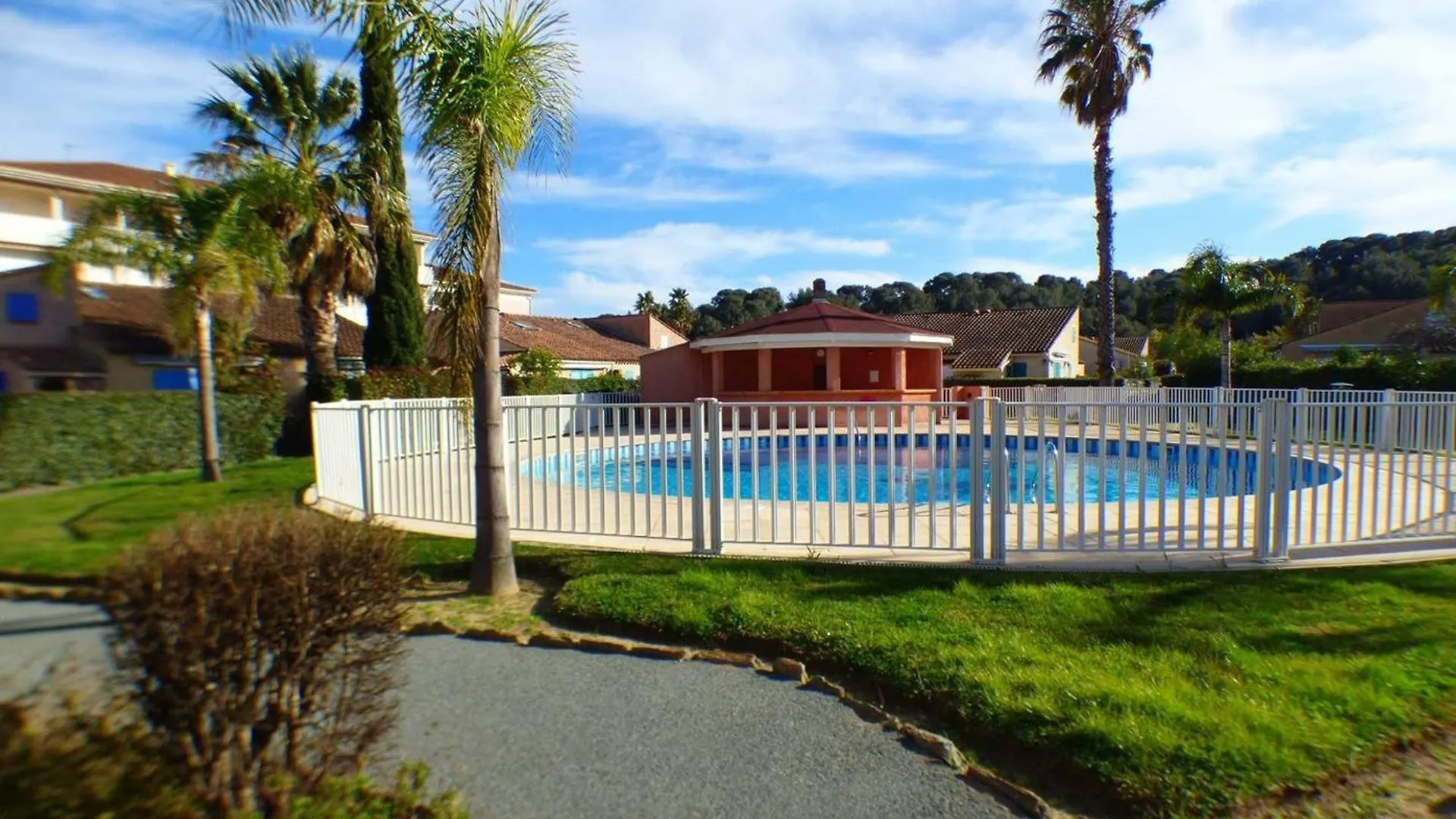 Duplex 3 Pieces Avec Piscine, 4 Couchages, Terrasse Et Parking Prive Au Lavandou - Fr-1-251-748 Le Lavandou Apartment